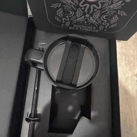 Stanley HALLOWEEN QUENCHER H2.O FLOWSTATE™ TUMBLER | 20 OZ Deadly Damask - Picture 3 of 7